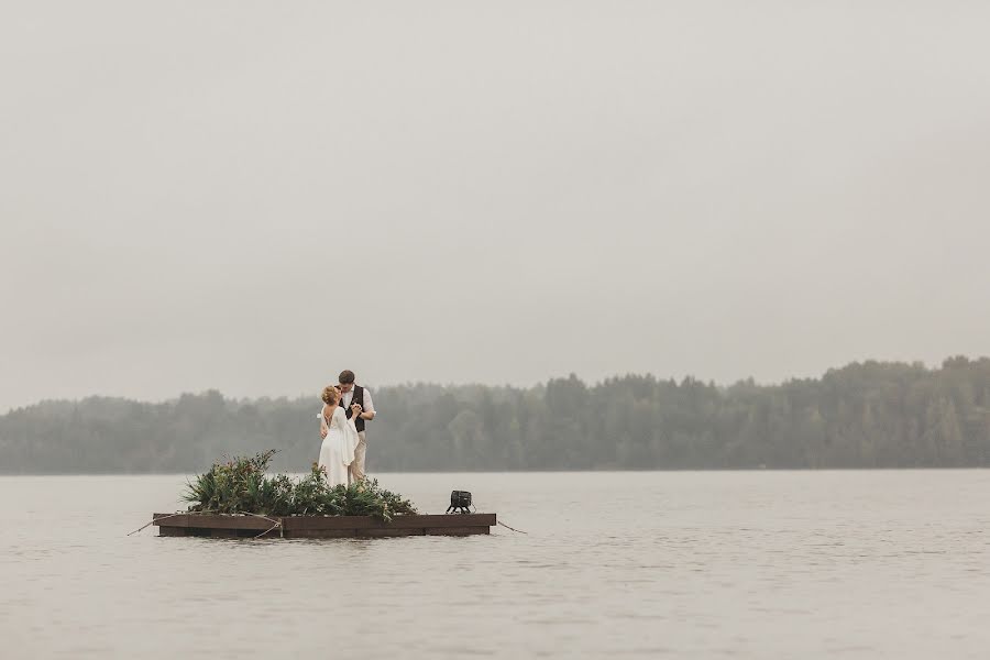 Fotógrafo de casamento Evgeniya Batysheva (b-bee). Foto de 4 de dezembro 2019