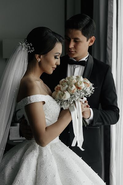 結婚式の写真家Damir Kuzhumov (kuzda)。2019 3月6日の写真