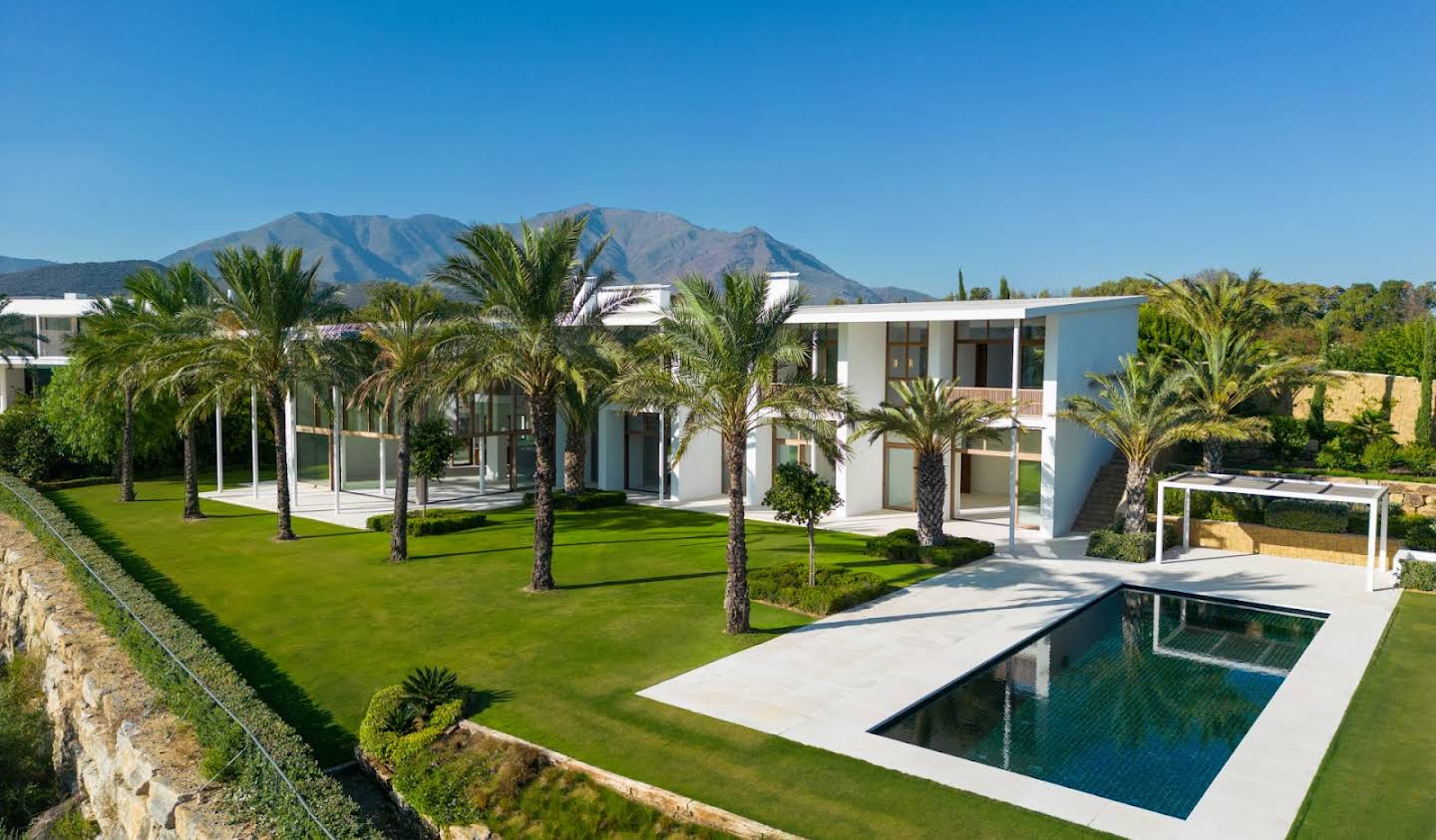 Villa with pool Casares