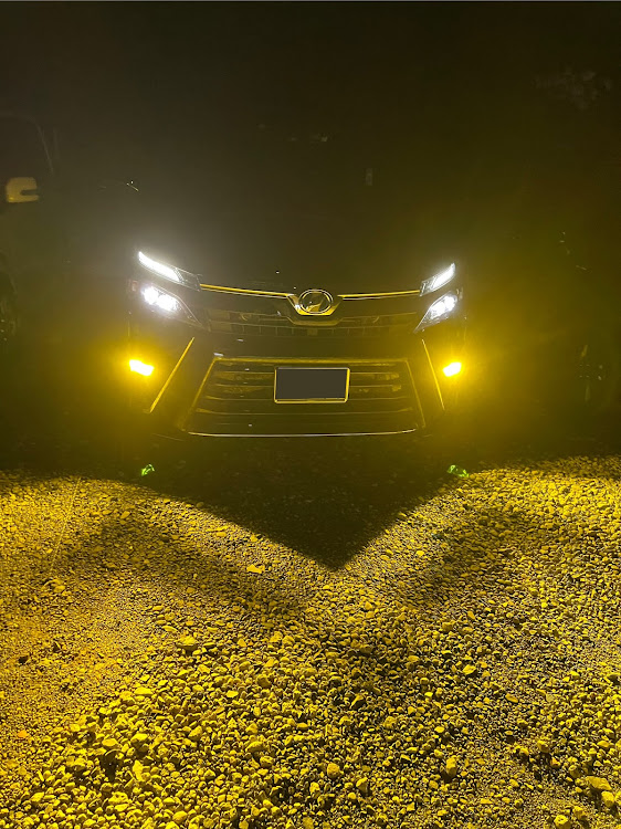 ヴォクシーのveleno・VELENOイエローフォグ・VELENO 13000lm・DIYに関するカスタム事例の投稿画像1枚目