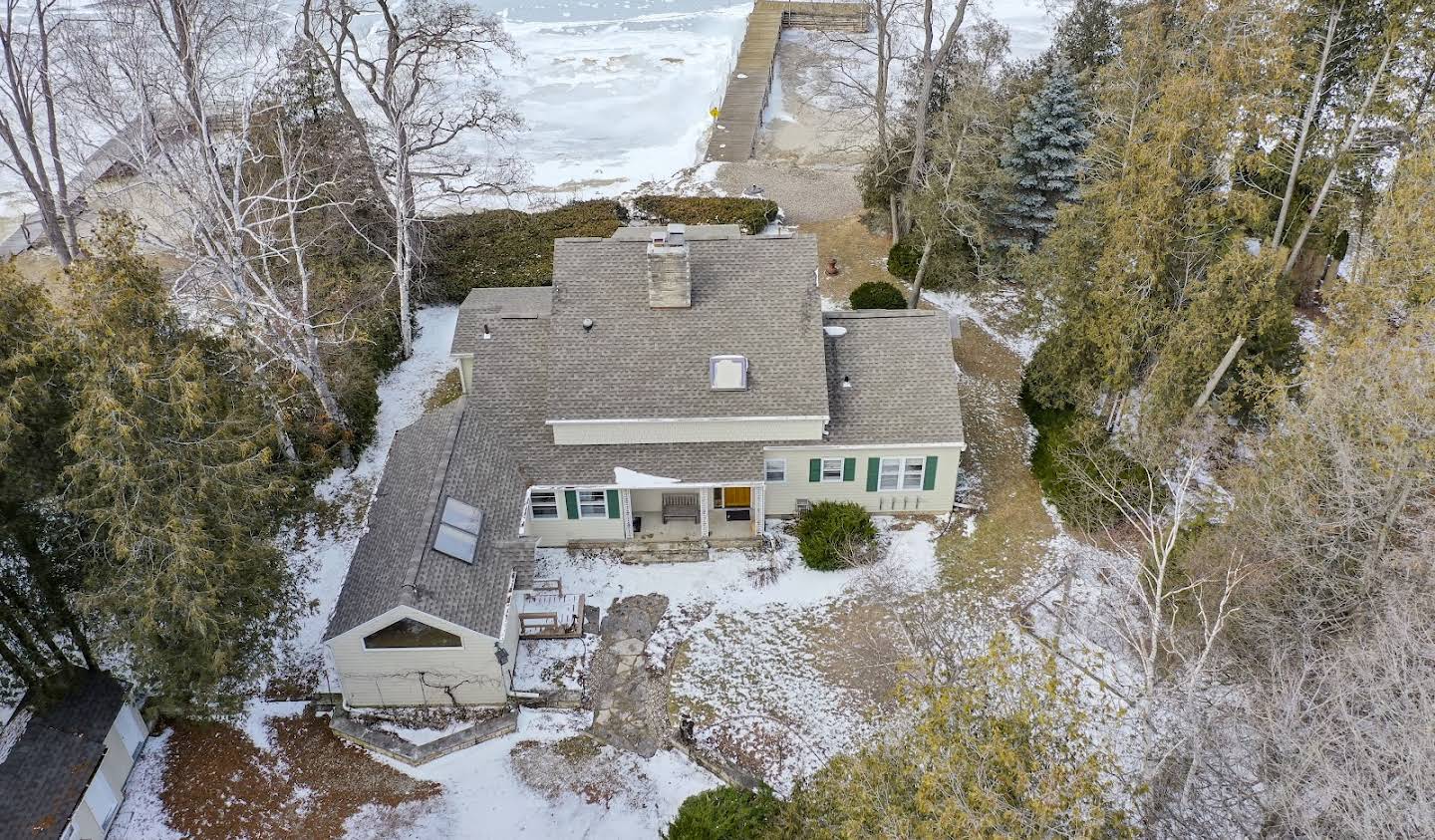 House with garden Fish Creek