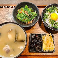 牛肉麵．雞湯(新信義店)