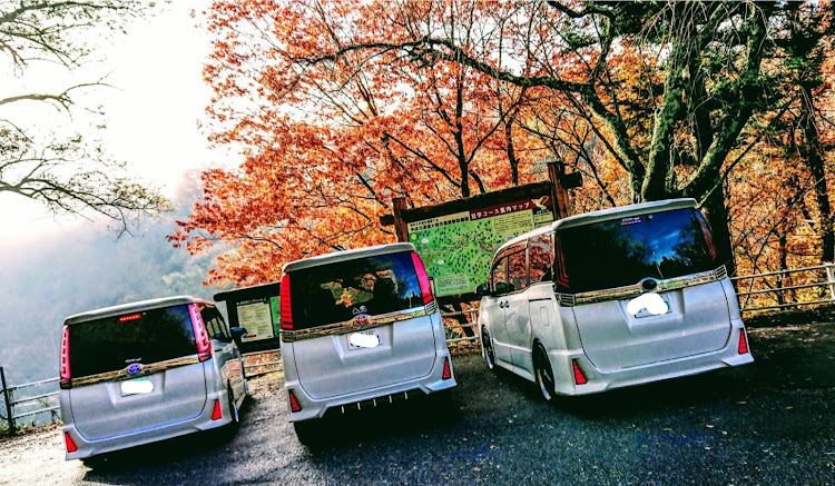 ヴォクシーのオフ会・ドライブに関するカスタム事例の投稿画像3枚目