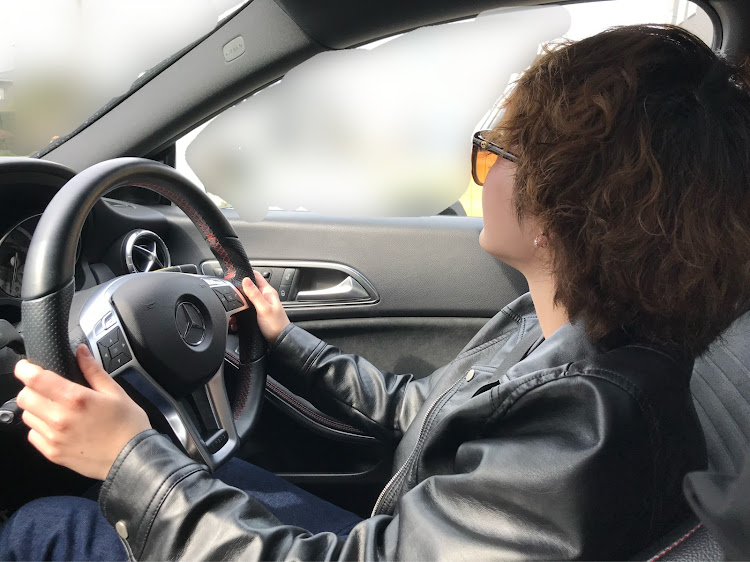みみまつりさんが投稿したベンツ・パーマかけました・蛇・車関係ないに関するカスタム事例の投稿画像1枚目