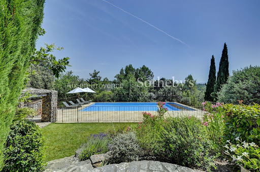 House with pool and garden 2