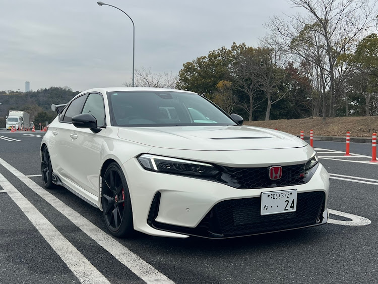 シビックタイプRの車高調整・3月もよろしくお願いしますに関するカスタム事例の投稿画像1枚目