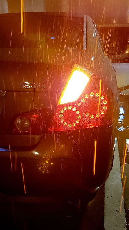 フーガのどんらくフーガ・350GT・黄色フォグ・洗車・雨で洗車に関するカスタム事例の投稿画像2枚目