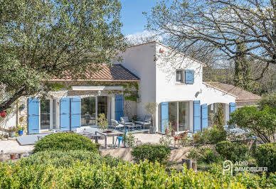 House with pool and garden 9