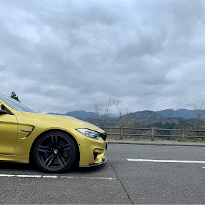 M4 クーペ F82