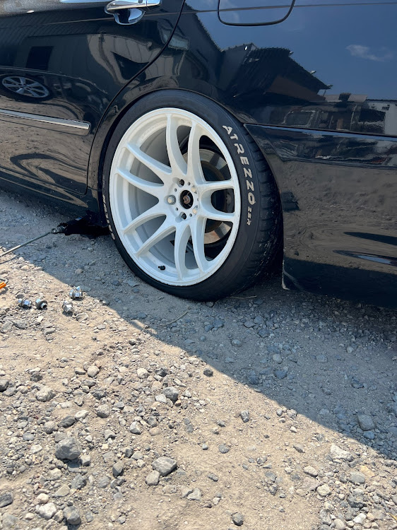クラウンアスリートのWork emotion CR kiwami・ホイール仮付け・アスリート3.5・ホイール交換・黒いボディに白いホイールに関するカスタム事例の投稿画像4枚目