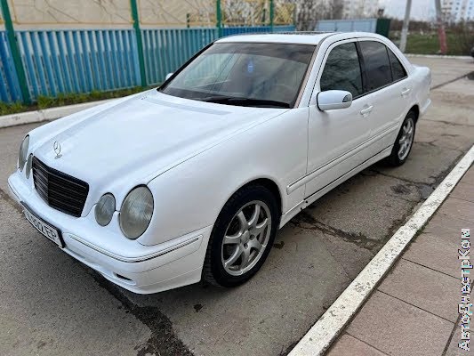 продам авто Mercedes E-klasse E-klasse (W210) фото 4