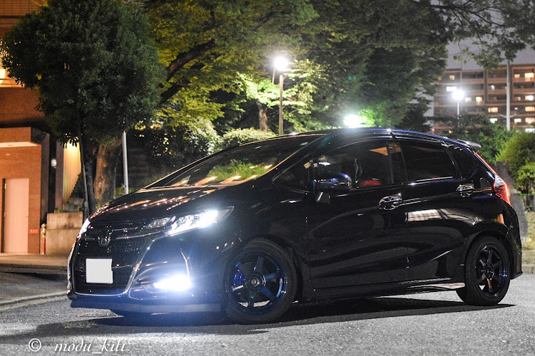 フィットの洗車は癒し・ちょこっとイメチェン・D5600・TAMRON45mm・夜の手持ち撮影に関するカスタム事例の投稿画像1枚目