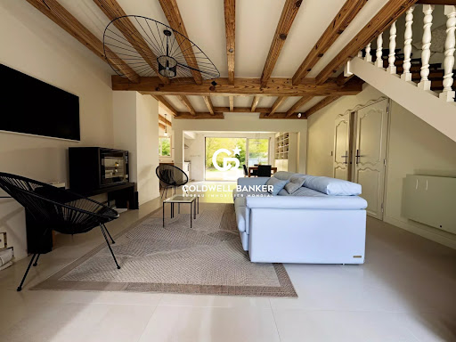 House with pool 4