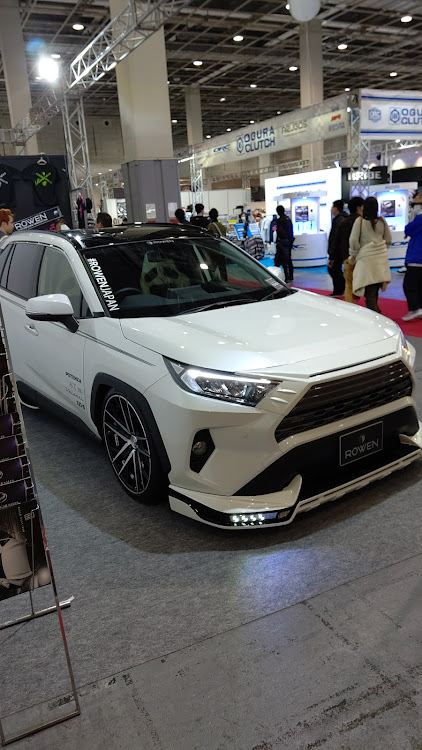RAV4の大阪オートメッセ2020・ＲＡＶ4・B級グルメ・コンプリートカーに関するカスタム事例の投稿画像1枚目