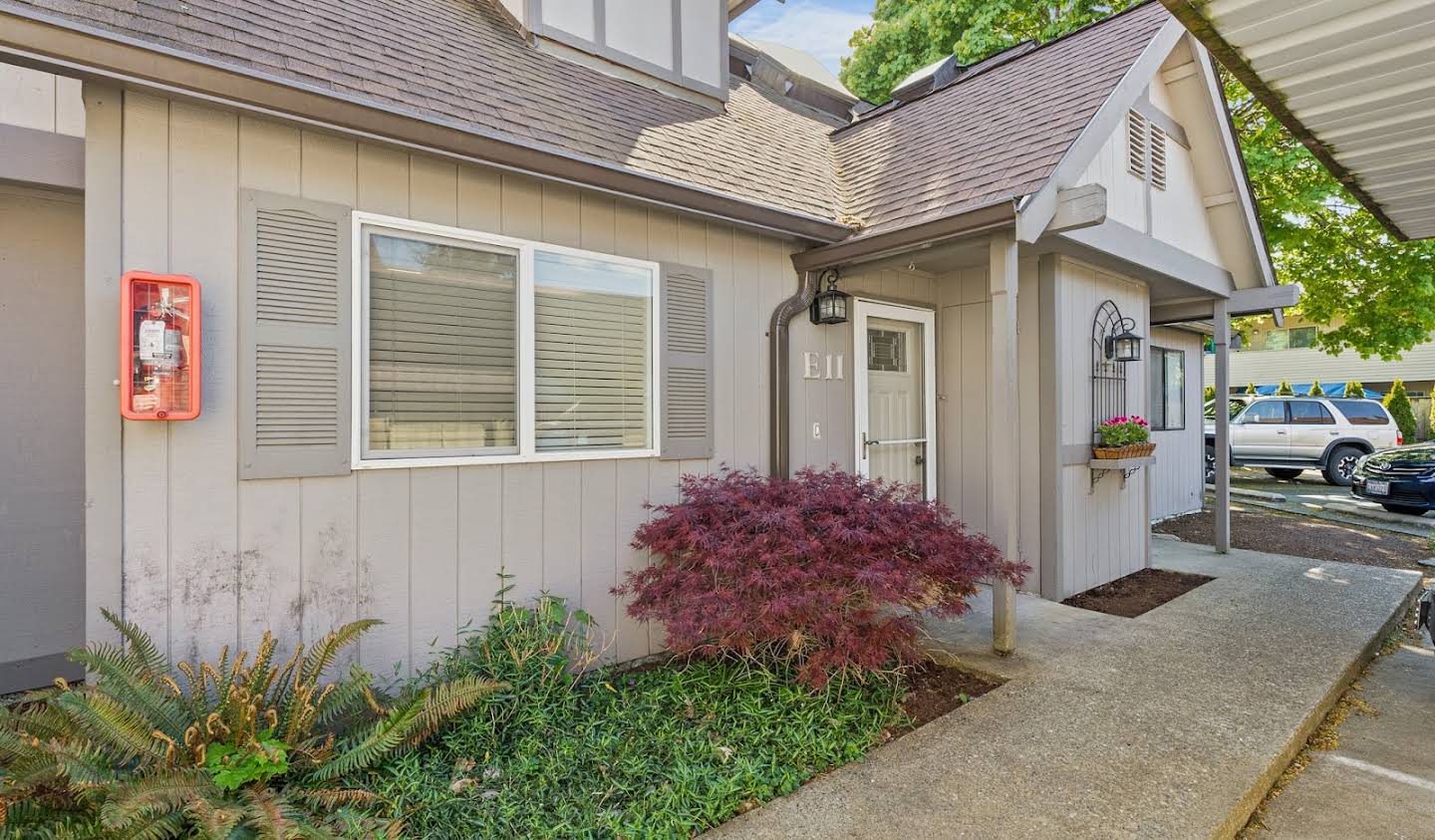 Farm house with pool Tumwater