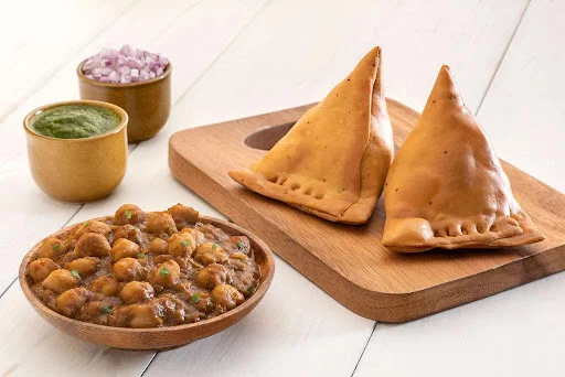 Samosa And Chole Meal