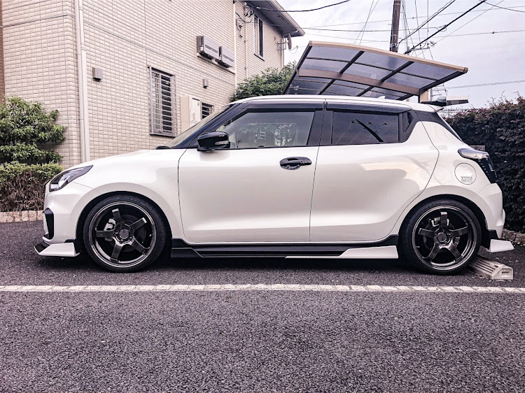 スイフトスポーツのADVAN・Kuhl Racing・愛車カスタムエピソードに関するカスタム事例の投稿画像5枚目