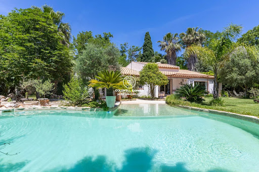 Villa with pool 1
