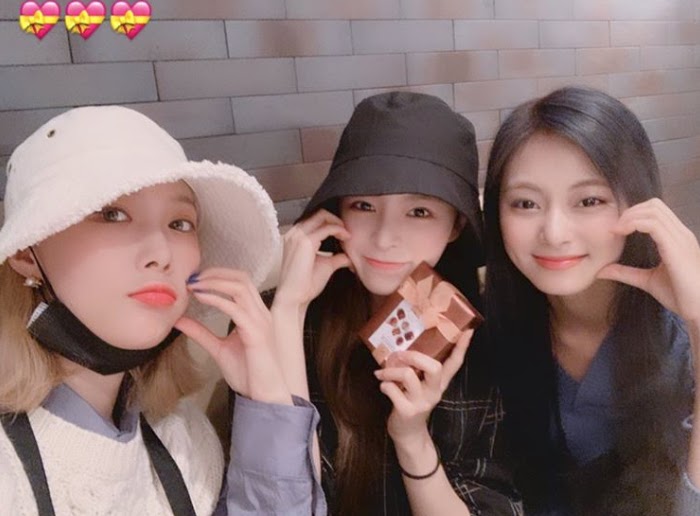 Clc S Elkie Uploads Photo With Twice S Tzuyu And Dreamcatcher S Handong Koreaboo