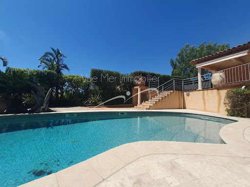 Villa with pool 1