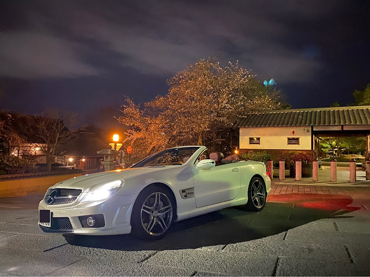 SLの桜と愛車・桜とコラボ・桜に関するカスタム事例の投稿画像1枚目