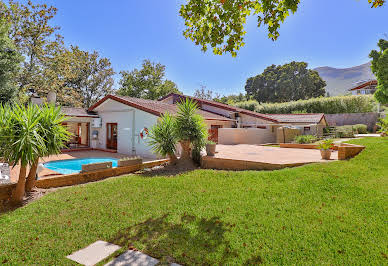 Maison avec piscine et jardin 3