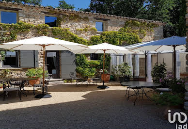 Chambre d"hôte avec terrasse et piscine 5