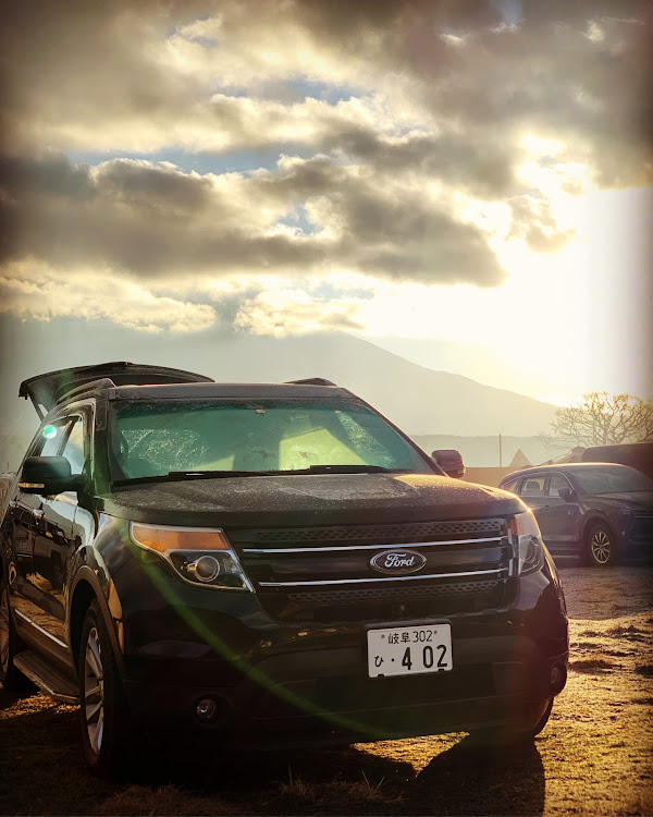エクスプローラーのキャンプ・ford explorer・あけましておめでとうございます・fordに関するカスタム事例の投稿画像1枚目