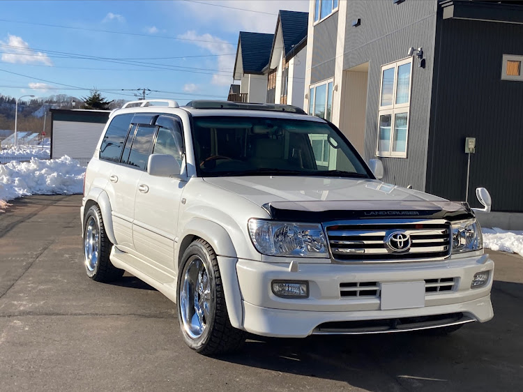 ランドクルーザー100の２月も宜しくお願いします・DCU group・Ｇセレクション・AHC・愛車を１行で紹介できません。に関するカスタム事例の投稿画像2枚目
