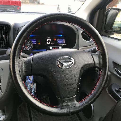 ミライース La300sのステアリング レッドクロスステッチ 本革巻き ステアリング加工 Diyに関するカスタム メンテナンスの投稿画像 車のカスタム情報はcartune