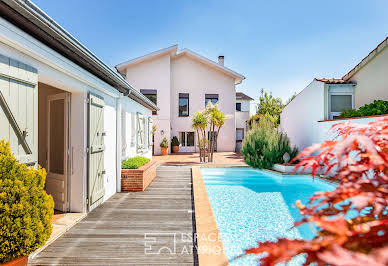 Maison avec piscine et terrasse 10