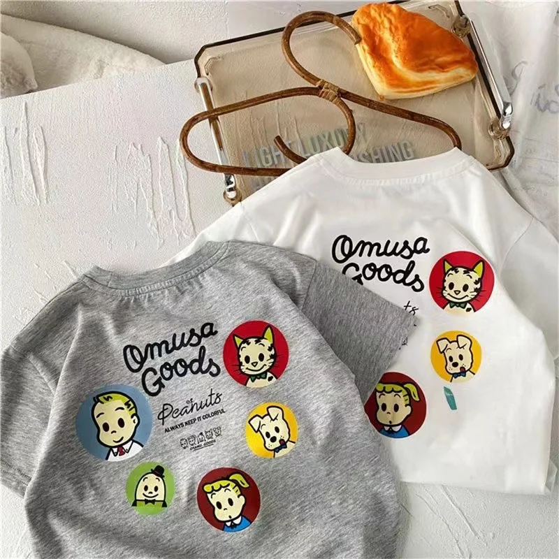 Zomerse modieuze T-shirt met korte mouwen voor jongens en meisjes, ademend en comfortabel. Perfect voor spelen en buitenactiviteiten.