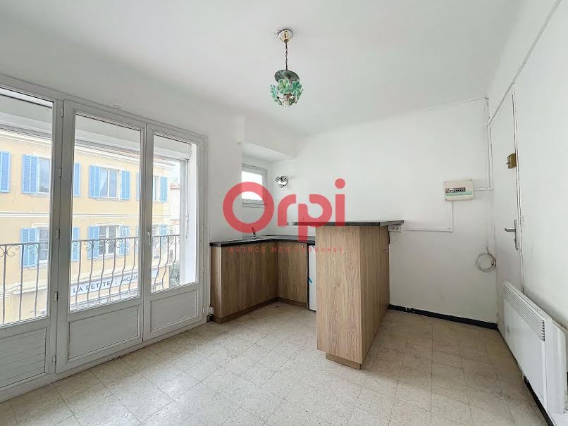 Location  appartement 2 pièces 14 m² à Saint-raphael (83700), 450 €