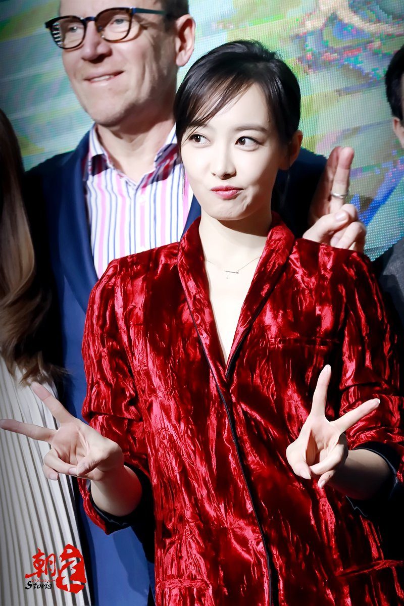 f(x) Victoria - Red Velvet 3