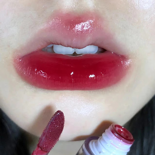 Title 2, Mirror Lip Lacquer Water Light for a glossy, hy...