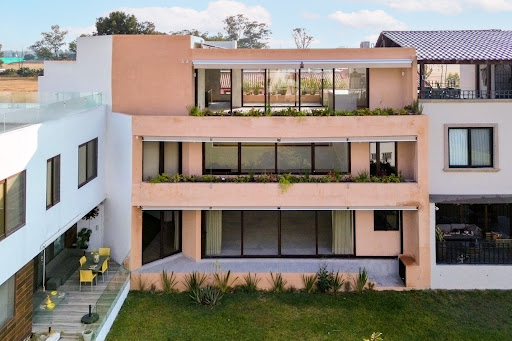 Maison avec jardin et terrasse 2