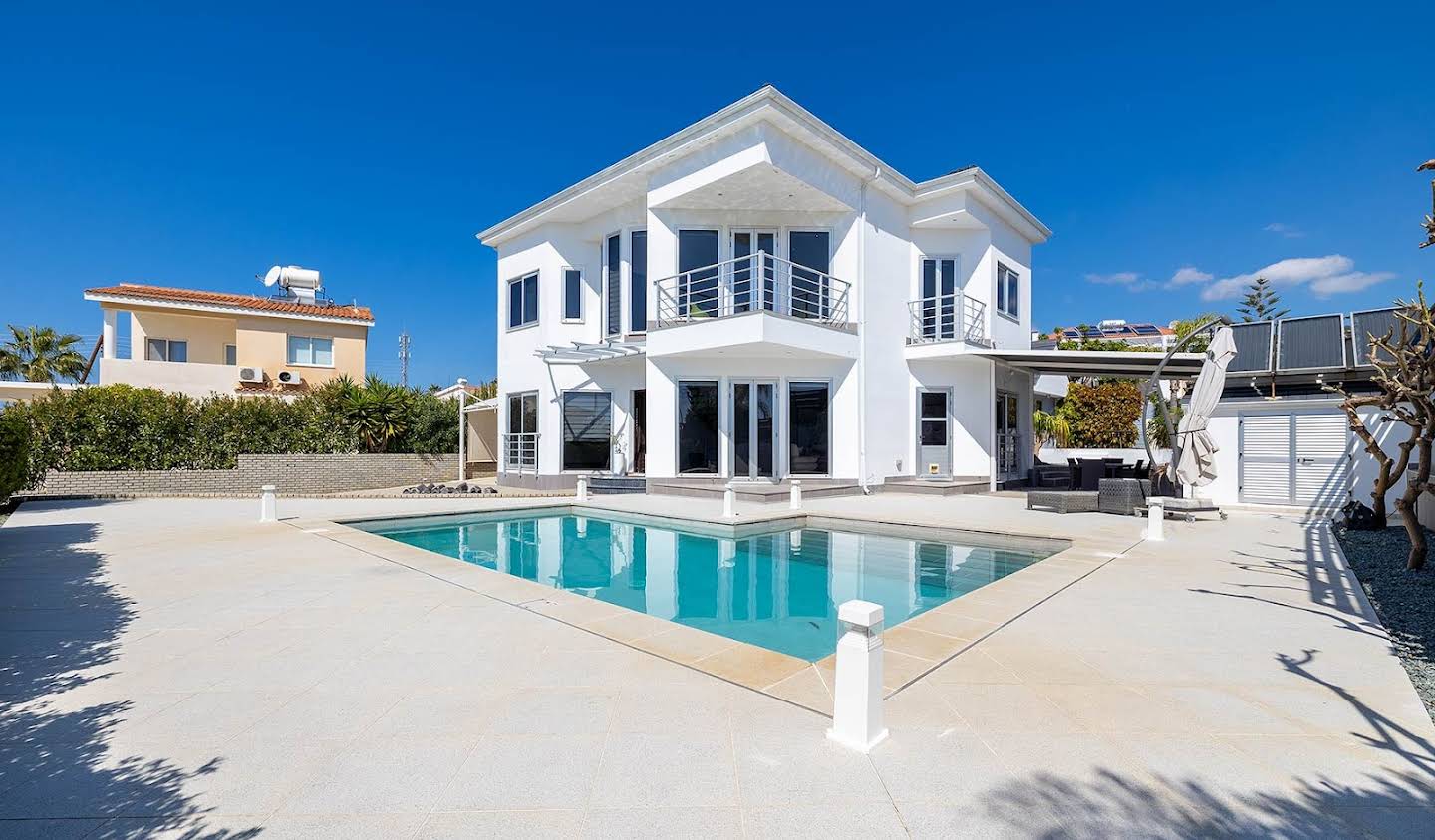 Maison avec piscine et jardin Paphos