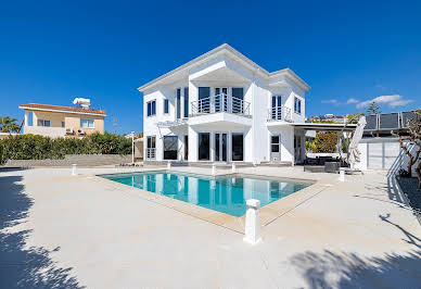 Maison avec piscine et jardin 20