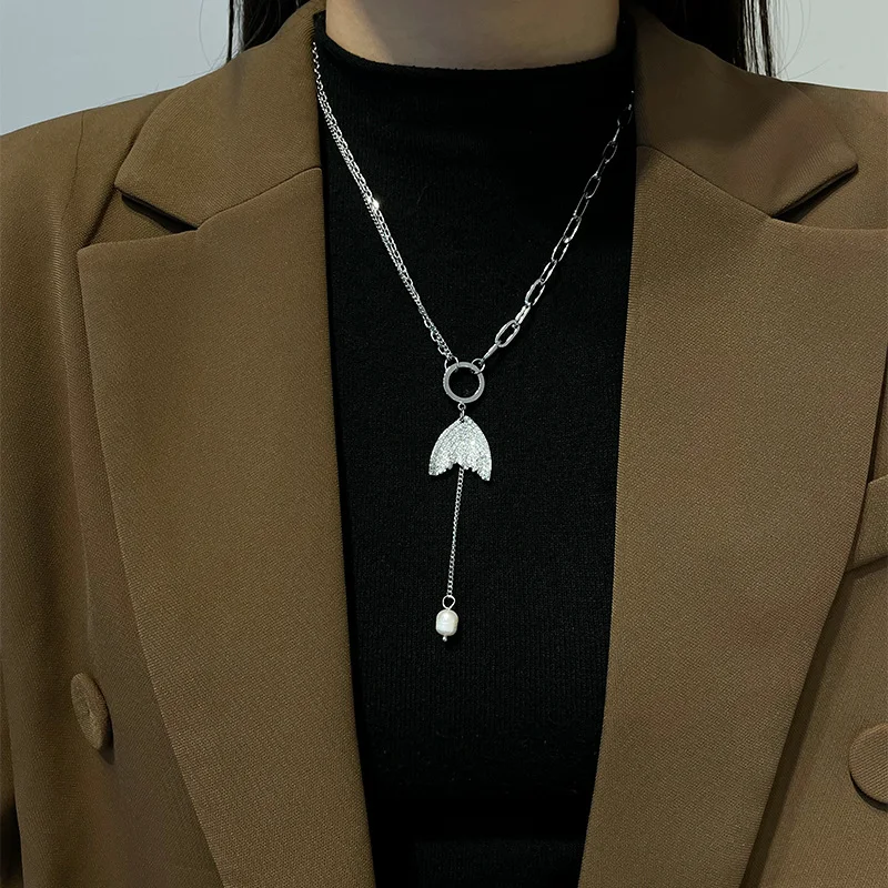 Colar de pérolas luxuoso estilo japonês e coreano com cauda de peixe micro-incrustada, perfeito para um toque de elegância e sofisticação