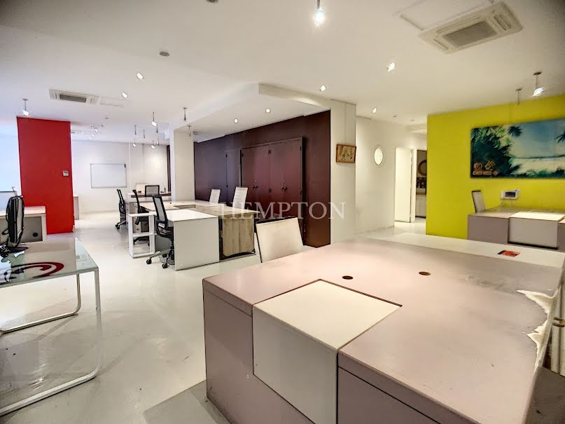 Location  locaux professionnels  165 m² à Paris 18ème (75018), 6 046 €