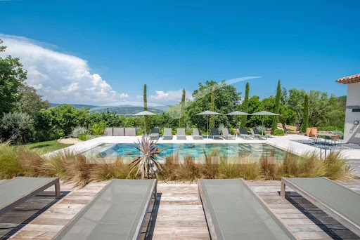 Villa avec piscine et jardin 2