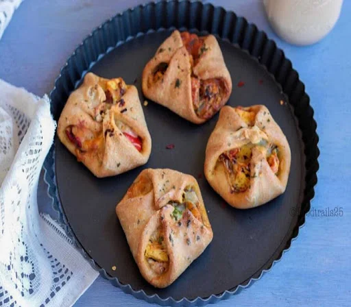 Desi Paneer Capsicum Parcel Baked Samosa