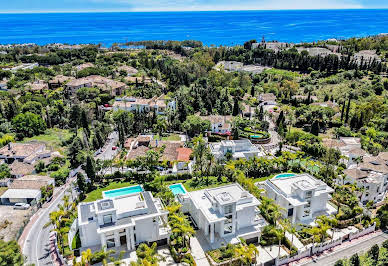 Villa avec piscine et terrasse 2