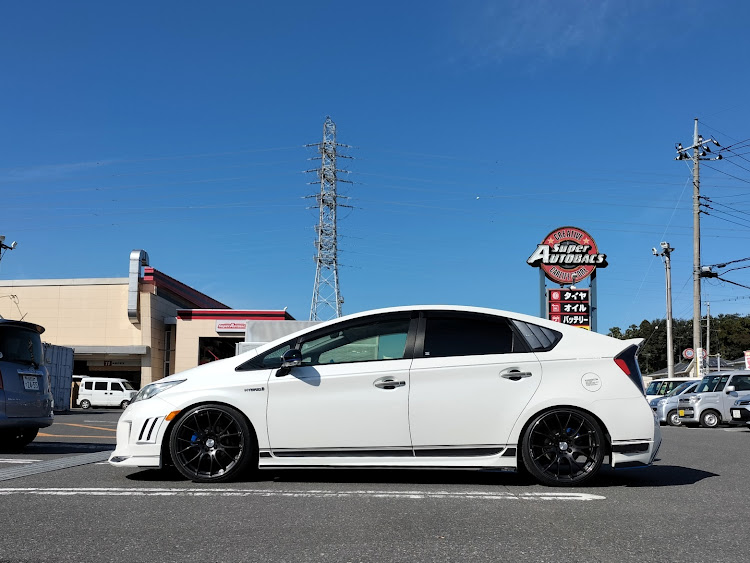 プリウスのHOMURA2×7・スーパーオートバックス・DIYに関するカスタム事例の投稿画像2枚目