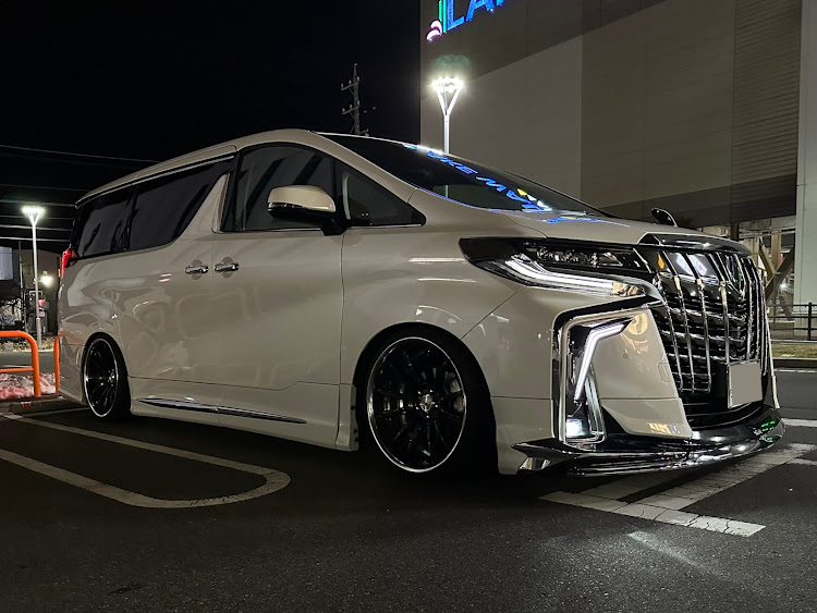 アルファードのアルファード30後期・ノースペーサーの美学・ツライチ・コンケイブ・ニューホイールに関するカスタム事例の投稿画像1枚目