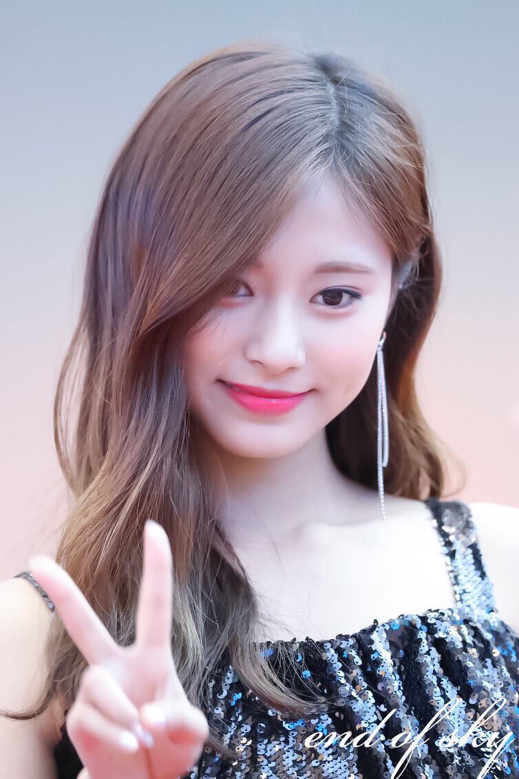 TWICE's Tzuyu Looked Like A Goddess At The Louis Vuitton Event - Koreaboo