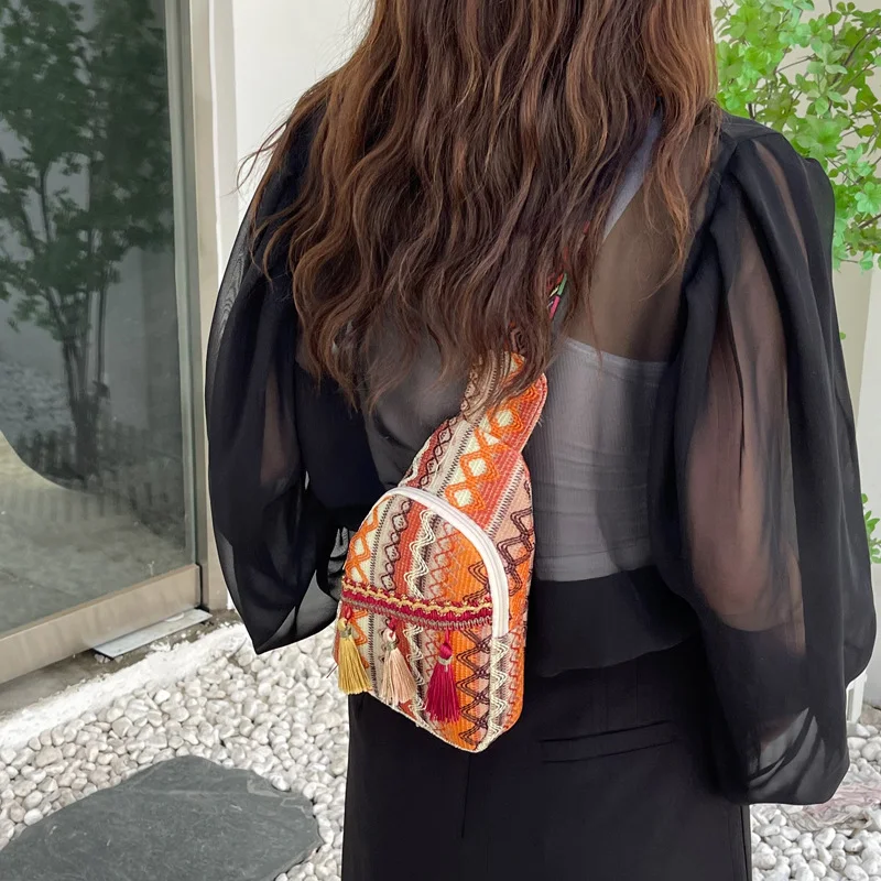 Sac bandoulière d'épaule minimaliste ethnique pour femme, petit sac poitrine texturé, idéal pour les célébrités d'internet et un look tendance