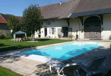 Maison avec piscine et jardin 14