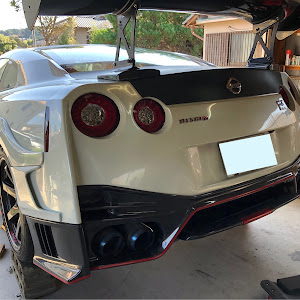 NISSAN GT-R