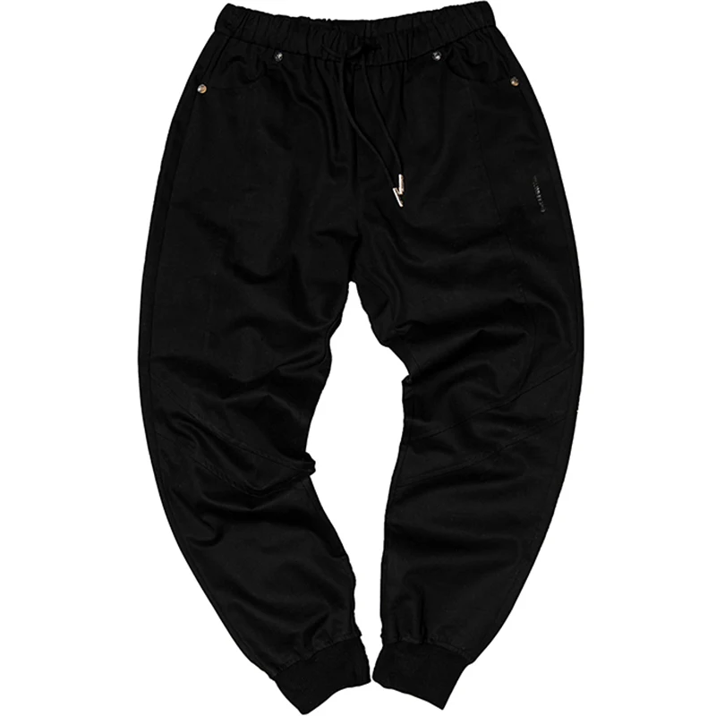 Pantalones deportivos y de ocio para hombre, sencillos y con diseño de ajuste ceñido. Comodidad, estilo y libertad de movimiento para tus actividades diarias.